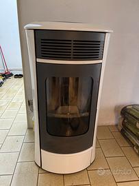 Stufa pellet edilkamin mod sally ceramica bianca