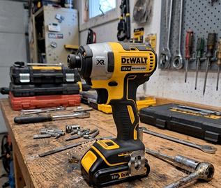 Avvitatore ad Impatti a Batteria DeWalt DCF887N 18