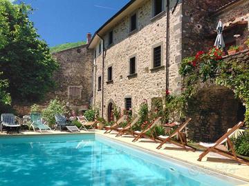 Villa di 700 m² con più di 5 locali e box auto a L