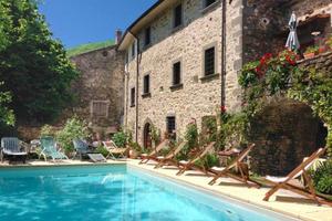 Villa di 700 m² con più di 5 locali e box auto a L