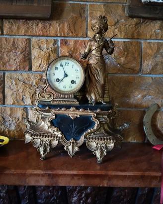 Antico orologio da camino 