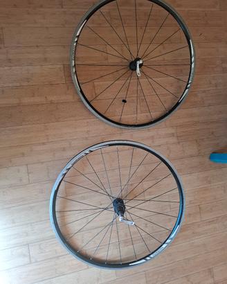 Coppia ruote corsa Shimano WH-R550