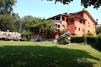 Edificio con progetto per 5 trilo e 3 quadrilocali