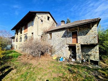 Casa indipendente di 250 m² con più di 5 locali a 