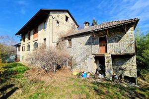 Casa indipendente di 250 m² con più di 5 locali a 