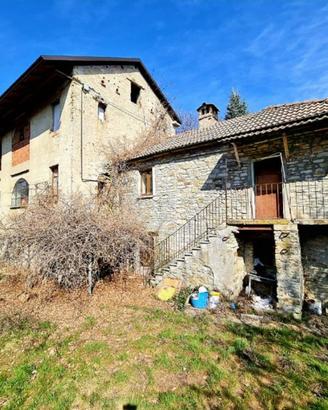 Casa indipendente di 250 m² con più di 5 locali a 