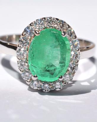 Anello Oro 18kt con 16 diamanti e Smeraldo verde