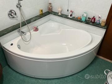 Vasca da bagno in vetroresina pannellata