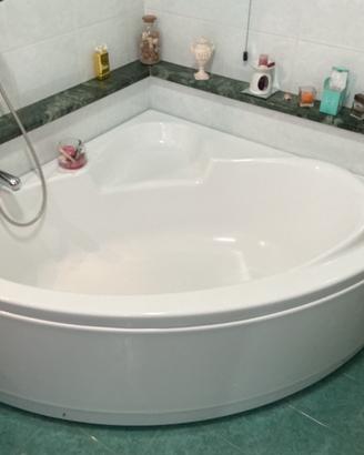 Vasca da bagno in vetroresina pannellata