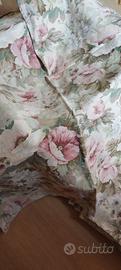 Pezzi di stoffa a fiori 