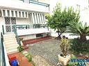 ampio-trivani-con-box-auto-e-giardino-su-2-lati