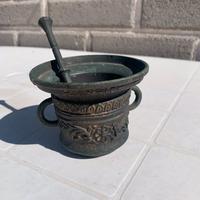 Mortaio antico di bronzo da collezione