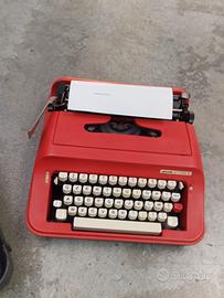 macchina da scrivere portatile Olivetti Lettera 92