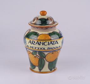 Vecchi vasi delle amarene