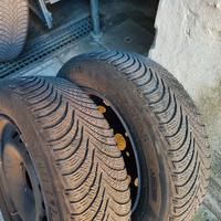 4 cerchi in ferro con pneumatici da neve 185/65/15