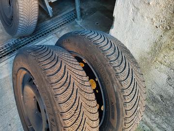 4 cerchi in ferro con pneumatici da neve 185/65/15