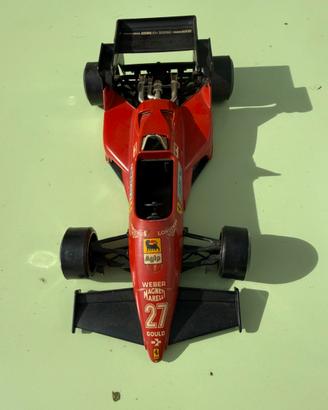 Modellino Ferrari 126 C4 1:24 die-cast bburago