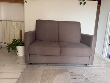 Elegante divano letto con materasso Fratelli Ranuc