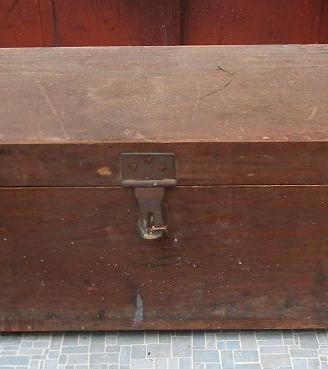 cassa militare in legno del '900 con chiusure e ma