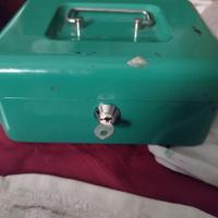 Cassetta di sicurezza con chiavi 