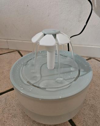 Fontanella automatica per gatti