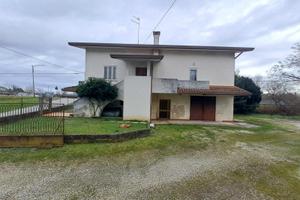 Ampia casa indipendente bicamere con magazzino ...