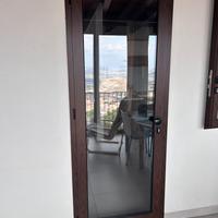 Infissi  porta  finestra in alluminio