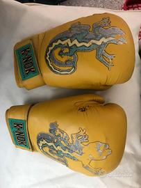 Guanti da muay thay caschetto e palla tesa