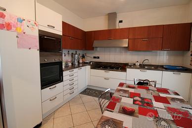 cucina angolare completa di elettrodomestici 