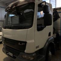 Autocarro Daf 45.180 usato cassone fisso e Gru
