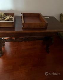 Scrivania in legno elegante