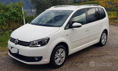 VOLKSWAGEN Touran - 2013