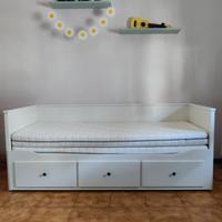 divano letto hemnes Ikea completo di due materassi