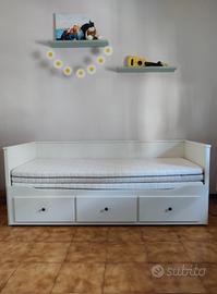 divano letto hemnes Ikea completo di due materassi