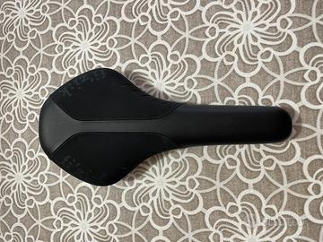 Sella bici da corsa fizik r7