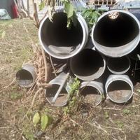 Tubi in materiale plastico e acciaio