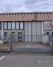 Magazzino in loc. industriale La Fila