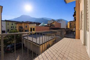 TRILOCALE CON GARAGE IN CONTESTO TRANQUILLO E RISE