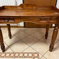 Scrittoio in legno massiccio