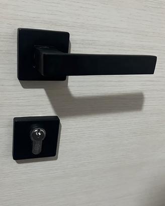 Maniglia nera per porta interna