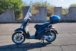 Liberty 125 con paravento, bauletto,  antifurto 