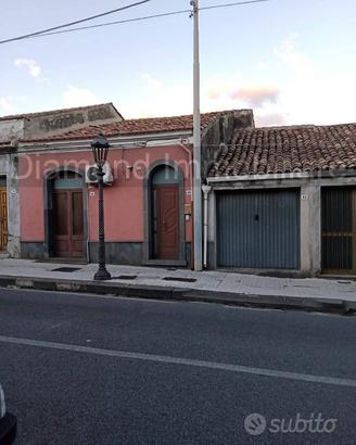 Casa singola con cortile a Piedimonte Etneo