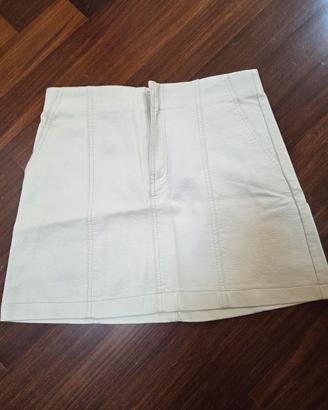 minigonna colore beige in ecopelle ZARA 