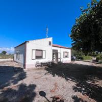 Casa singola- 100 mq con 4.000 mq di terreno