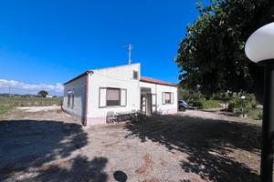Casa singola- 100 mq con 4.000 mq di terreno