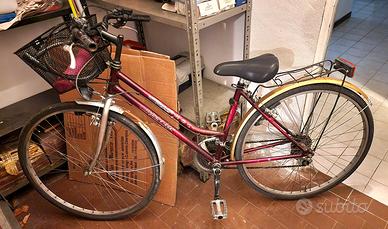 Bici da donna da 26'' con cestino