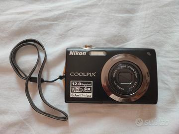 Nikon Coolpix S3000 funzionante (difetto display)