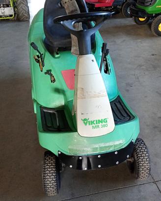 trattorino rasaerba Viking MR380