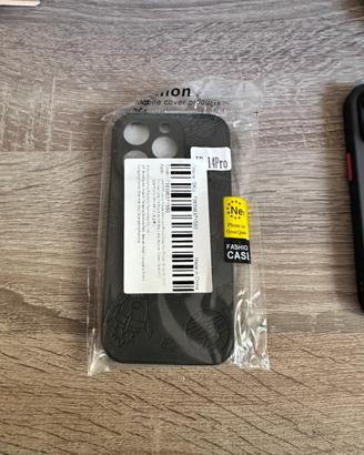 Cover iPhone 14 Pro sigillata nera con disegni