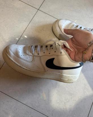 Scarpe nike con virgola nera
